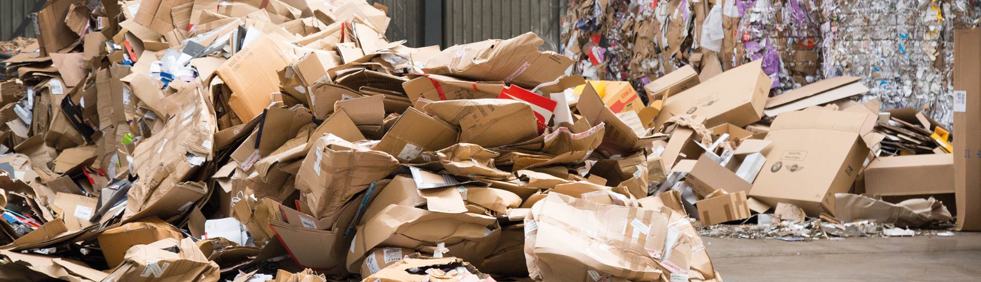 Typische Entsorgungsproblematik - Müllberg aus Altkarton