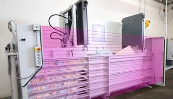 Hohe Anwendersicherheit durch Lichtgitter vor Gefahrenbereich